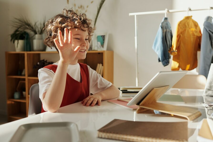 female student participating in online elementary school in oregon
